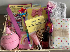 Girls Hamper | Young Girl Pamper Gift Hamper | Gift for Her | Girls Gift | Sleepover Gift | Birthday Gift for Her | Birthday Girl Gift - Etsy UK