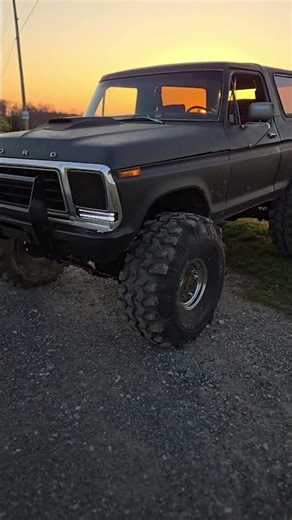 79 FORD BRONCO #ford #classic #truck #off-road #automobile #oldfordtruck #youtube #youtubeshort #4x4