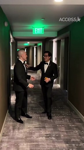 Chunk and Data Goonies Reunion at 2023 Oscars | Ke Huy Quan & Jeff Cohen