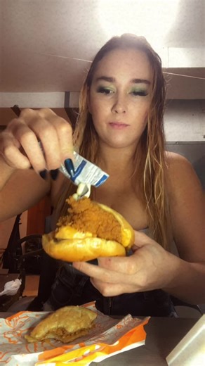 #popeyes #fyp #foryou #eatwithme #asmr #chickensandwhich #spicychickensandwhich #eat #food #foodie #followformore #eatingsounds #chicken #spicy