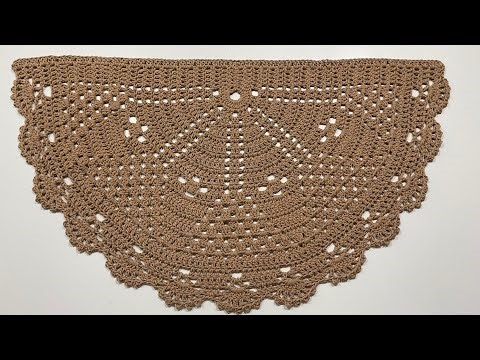 Half-moon crochet rug in brown, step by step.