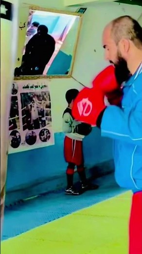 Today training with bag punching at 02:00 o’clock #heavybags #bodycombat