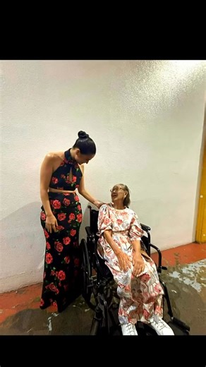 D Original Tipas Bakery Nakisaya sa It’s Showtime for Chinese New Year! 🧧✨ Isang karangalan para sa atin na makicelebrate ng Chinese New Year kasama ang buong It’s Showtime family — It's Showtime — kasama sina Vice Ganda, annecurtissmith, Jhong Hilario, vhongx44, anakarylle, Kim Chiu, at ang buong Showtime fam. 🤍🎉 Mas naging meaningful pa ang moment na ito dahil kasama natin ang ating Founder, Inang Belen Flores — ang inspirasyon sa likod ng tradisyong minahal ng maraming henerasyon. Gawang P