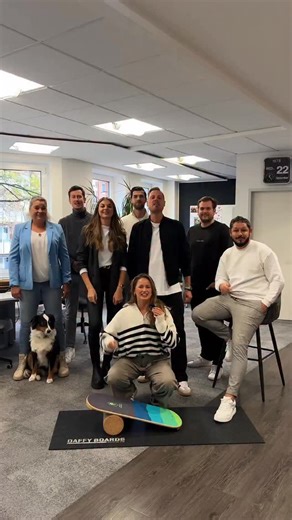 #hamburg - Erleben & Verlieben! | Anzeige 🎁 Wir verlosen 2 HSV VIP Tickets für das HSV-Spiel gegen Stuttgart am 30.11.2025 von @versicherdich.digga! So nimmst du teil: 1️⃣... | Instagram