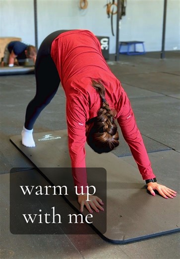 Warm up for today’s workout with me! 20 minutes of focused stretching can VASTLY improve your movement for the day! ⚡️ #crossfit #strongwomen #stretching #fitnessinfluencer #fyp