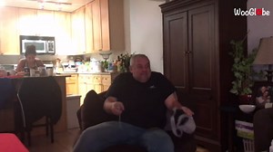 'New York dad's reaction to VR horror game is PRICELESS! '