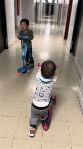 才一岁多的儿子，会玩滑板车了。 my son who is one and half years can play scooter. #greenbeijing #greenconnections