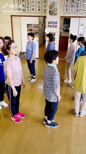 フォークダンスと楽しい毎日：ジェンカの踊り方