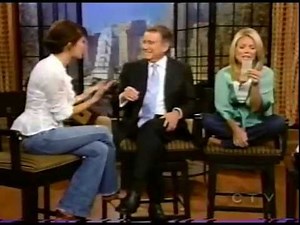 LARA FLYNN BOYLE DOES REGIS & KELLY