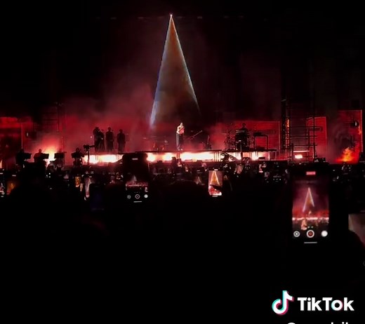 Childish Gambino's Performance of 'Les' at Camp Flog Gnaw