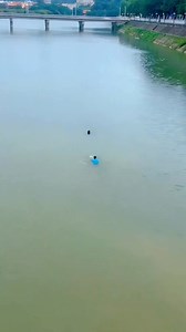 63K views · 417 reactions | A food delivery man jumps off a bridge more than 10 meters high to rescue a drowning person, then continues his deliveries without delay in Maoming, Guangdong Province. After pulling the person to safety, the 50-something delivery man, his uniform soaked, waves and leaves, saying he still has orders to complete. #TrendinginChina #EverydayHero | Xi's Moments | Facebook