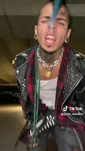 Embrace the Mohawk: A Punk Style Statement