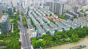 218K views · 2.7K reactions | ✂️✨ Scissors bring colored paper to life with the age-old art of #papercutting. Under the guidance of teacher Yin Huali, students explore the charm of Chinese #traditionalart and intangible cultural heritage. ✨ #GongshuCulture | The Grand Canal | Facebook