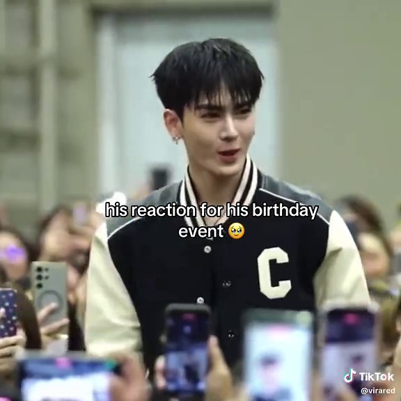 Santa's Heartwarming Birthday Celebration Reaction