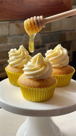 Honey Cupcakes 🍯🐝 Full recipe on my channel #shortsfeed #baking #honeycupcakes #honey