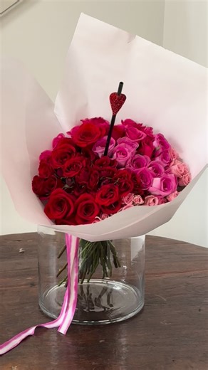 Gary Samuelian on Instagram: "Clumped red and pink rose bouquet ❤️🩷 #valentine #valentines #florist #roses #garygodmother"