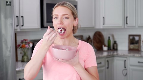 MÜLLERHEIM 903 Minimalist Collection 16-Piece Contemporary Ceramic Stoneware Dinnerware Sets for 4, Greek Olive, 16-Piece Plates and Bowls sets, Dinner Plates Set, Salad Dish Set, Bowls, Cup