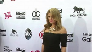 24K views · 37 reactions | Idina Menzel played a queen in Disney’s Frozen, but on her wedding day this past weekend, she looked like a real-life princess. | InStyle | Facebook