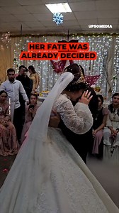 While they were dancing as newlywed, this bride tried to keep her guests from seeing her cry. 💍 | Hallelujah