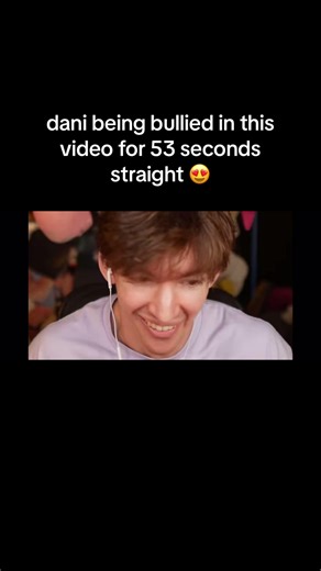 (ik its just a joke but its so funny lmaoo) the way theres so many times they bully her 😭 #fyp #albertaretz #flamingo #albertflamingo