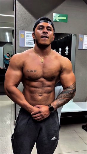 @raul.uscanga 👊🏻😎 Pumping muscle 💪🏻 Bounce pecs 🔥 Bulking Time #muscle #bodybuilding #bouncepecs #sexy #gym #gymrat | Rik Ibarrola