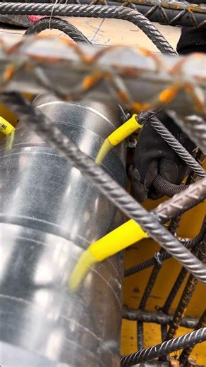 Beam sleeve installation | Structural plumbing | Japan craftSleeve set accurately through the beam.