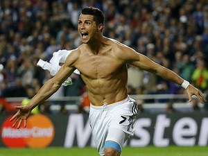VIDEO: Cristiano Ronaldo does Ice Bucket Challenge in a speedo