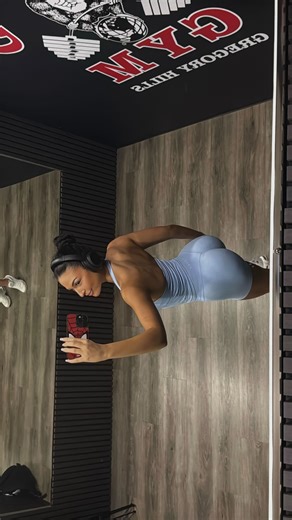 gabriella👸🏽 on Instagram: "train upper with me 💪🏽 @caelanbaird__ wearing @noveractive #gym #workout #upperbodyworkout"