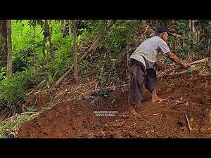 Masterful Hoeing Techniques: Farmer Perfects Uneven Soil for Maximum Efficiency
