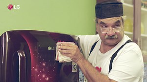 Chintu has two wedding invites in hand but he is choosing to go in only one, unlike Daadu's favorite #LG Direct Cool #Refrigerator, which does not choose and can run on both, Power Supply as well as Home Inverter. Bring home LG Direct Cool Refrigerator, the True Performer! http://bit.ly/LGSingleDoor-FB | LG Global