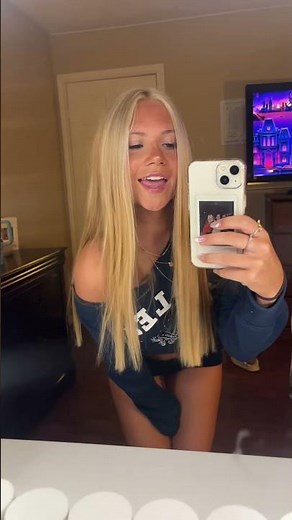 Effortless Mirror Selfie: Blonde Beauty in Casual Chic Attire#mirrorselfie #blondegirl