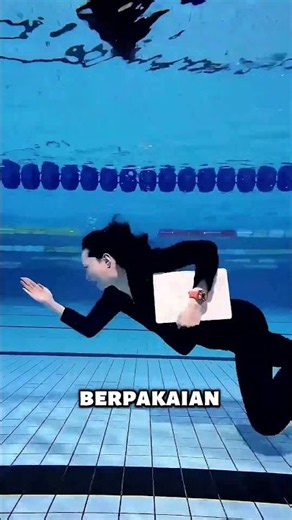 🌊😱 Cewek Ini Tinggal dan Bekerja di Bawah Air!