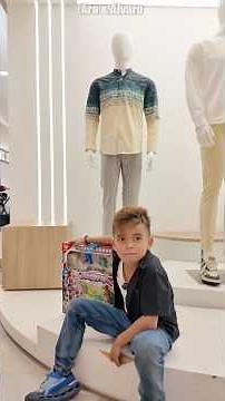 Alvaro pretends to be a statue #aradanalvaro #masboypotatochips #shorts #trending