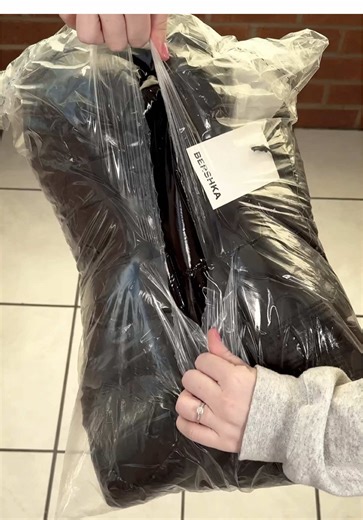 Unboxing my NEW Shiny Puffer Coat ✨🖤#unboxing #haul #unbox