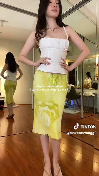 Floral Slit Skirt Outfit Ideas for Thrifting