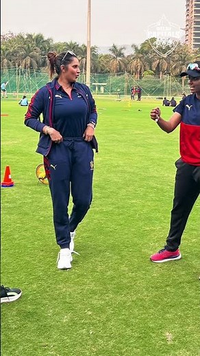 Sania Mirza meets the DC girls 😍