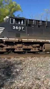 NS 3607 leads a 60 mph intermodal Train with Cool K5HL