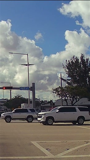 Approach for landing at Miami airport of a beautiful and large passenger plane.