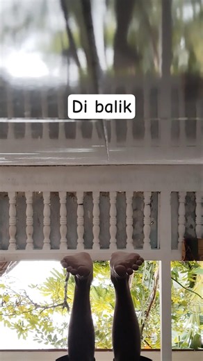 tim sampai di balik hp nya ☝