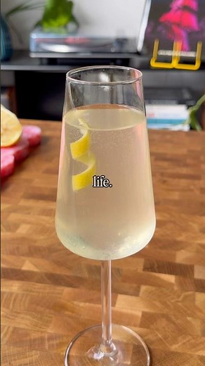 🍸A - Z COCKTAILS: F for French 75.