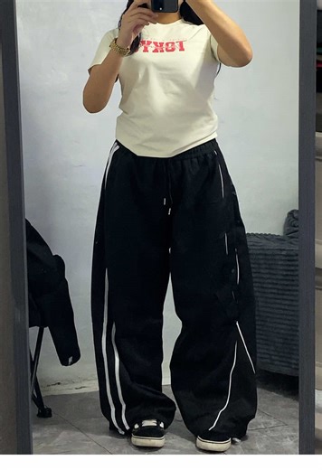 Stylish Baggy Pants for Fashion Enthusiasts