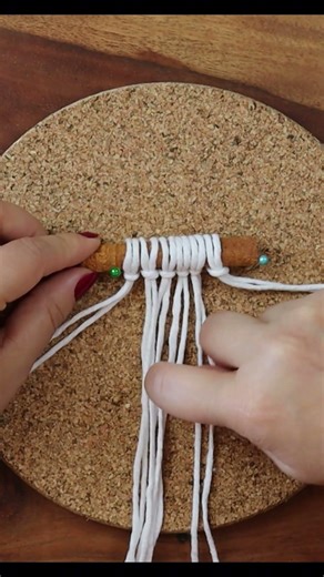 3 square knots | Mini macrame tapestry