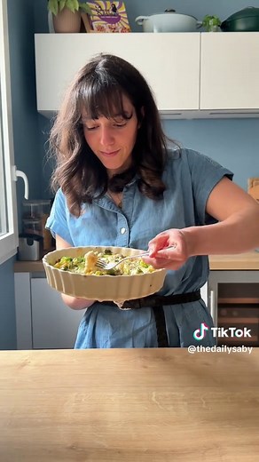 🧀ONE POT AU FOUR 🧀 Vous cherchez un plat ultra crémeux, gourmand et qui ne fait pas exploser le budget ? 😍 Ce plat tout-en-un façon one pot au four est prêt en moins de 30 min et coûte moins de 2€ par personne avec produits Eco disponibles uniquement chez @E.Leclerc ! 🥦🧀 Parfait pour les soirs de semaine où l’on veut se régaler sans prise de tête 🥳 Ingrédients (3–4 personnes) 300 g de gnocchis 250 g de brocolis surgelés 1 échalote émincée 150 g de crème fraîche 125 g de mozzarella Sel, poi