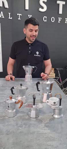 ⚡️Café con cafetera italiana⚡️ 👉Esta maravillosa cafetera moka quiere cariño una vez la utilices. Una vez limpia y seca pon un paño de papel para evitar manchas negras en el fondo del depósito inferior, debido a la pequeña humedad que puede generar una vez la cierres. 👉Tendrás una cafetera lista y operativa para el siguiente café y si es café natural 100% arábica de especialidad, lo disfrutarás mucho más. 👋¡Adiós!😉 #baristacafe #cafenatural #cafeteraitaliana #cafe #valencia #españa