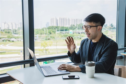 Recruiter reveals broken Zoom interview etiquette: bathrobes, yoga, and outsourcing thinking to AI