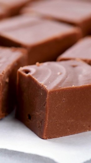 26K views · 525 reactions | This Easy Fudge Recipe only takes 10 minutes to make! It is smooth, creamy, melt-in-your-mouth delicious and can be made ahead of time! https://www.thegunnysack.com/fudge-recipe/ #fudge #easyfudgerecipe #fantasyfudge #thegunnysack #chocolate #candy #homemade #desserts #holidaybaking #christmascandy #christmasrecipes | The Gunny Sack | Facebook