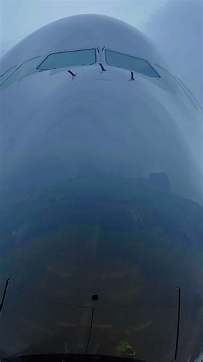 The King ok Sky@flyasiana #airportlife #flight #airportlovers #airport #towing #ramplife #planespotting #pushback #avgeek #instaaviationphotography #instaaviationlovers #instareel #instareelsvideoooo❤️ #instareels♥️🖤💜💙💚🧡🧡 #pilotlife✈️ #crew #megajump #aircraft #aircrew #airplane #airbus380 | Andrea Dellantonio