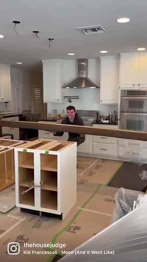 Faux wood beams can bring in so much texture and warmth to a space! #interiorarchitecture #interiordesigners #woodbeams #homedecor