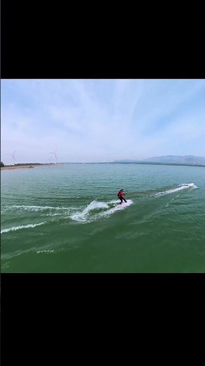 You can easily do all kinds of figure-8 moves and carve freely while wakeboarding#watersports#towing