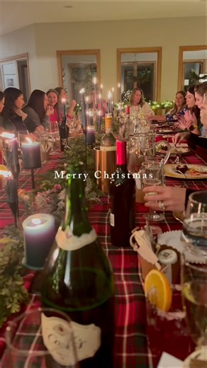 From all of us at Riverview, we wish you a very Merry Christmas filled with peace, joy and relaxation ❤️May your day be calm, your night restful and your heart light — happy holidays, on the hill ✨ | Riverview Wellness